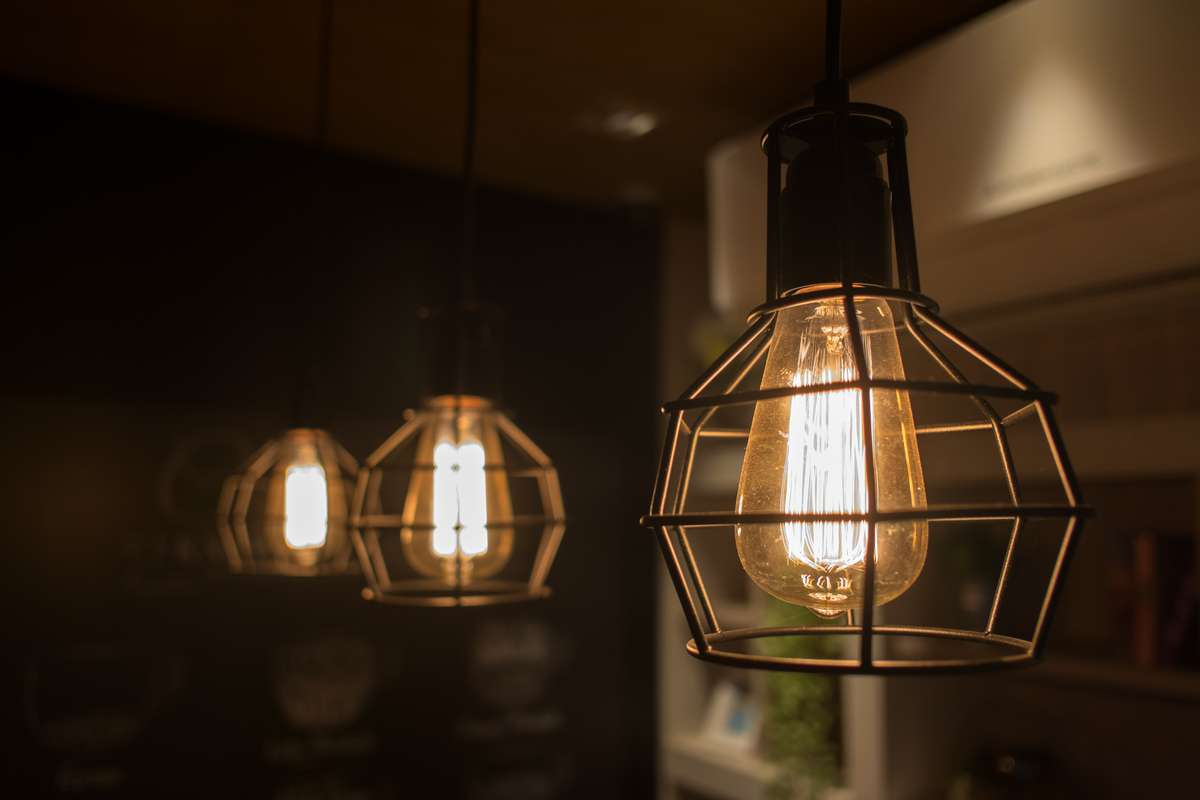 Edison light bulb (R) (S)