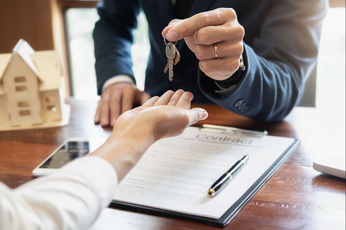 Real estate broker residential house and car rent listing contract (R) (S)
