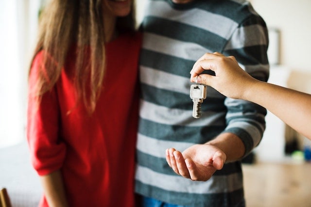 keys-couple-home