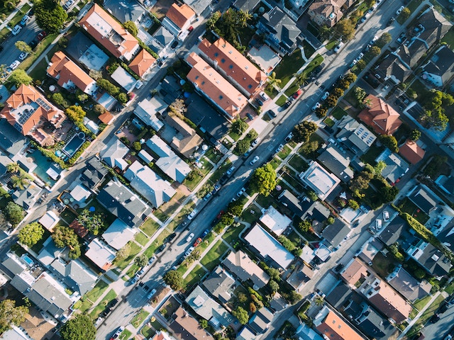 street-overview-houses-apartments