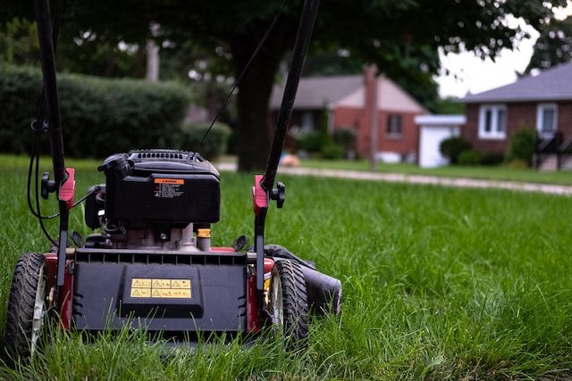 lawn-mower-grass-curb-appeal